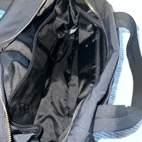 lululemon athletica On My Level Barrell Duffle Bag - Picture 5 of 9